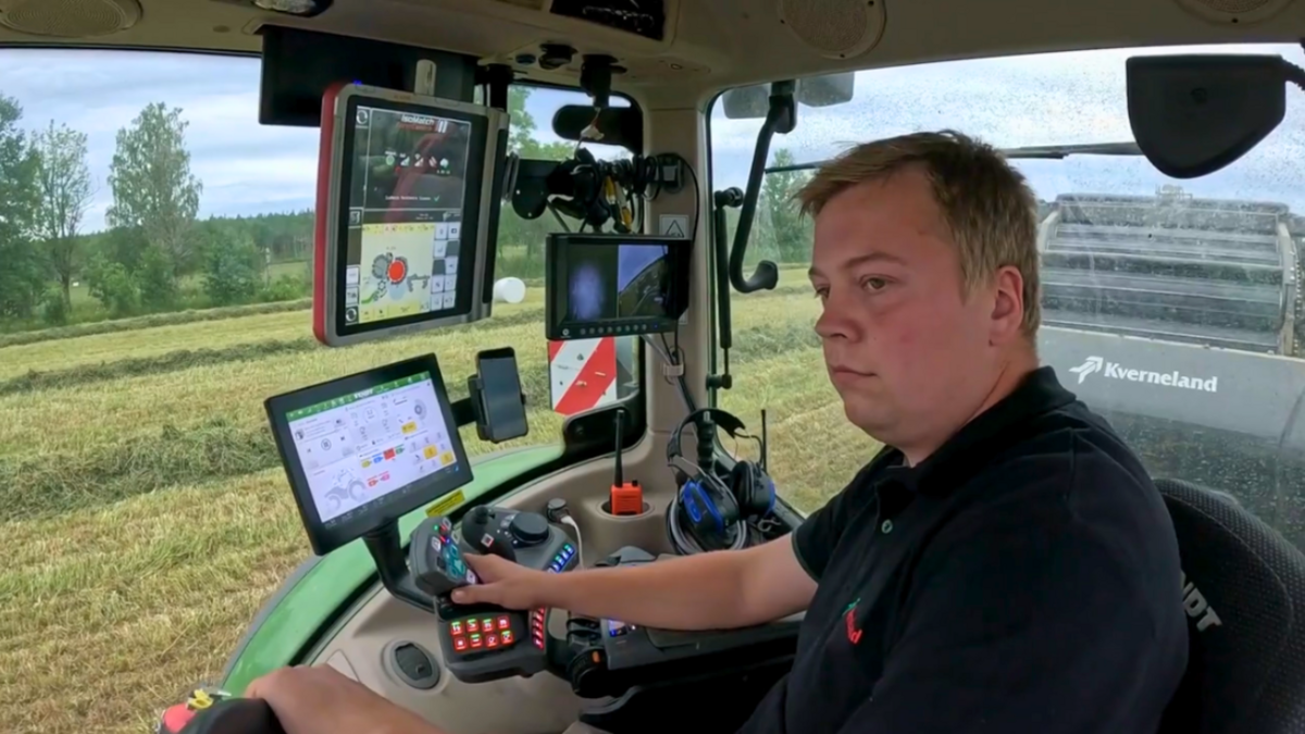 Headland News - Johan - Son Oscar DSLR